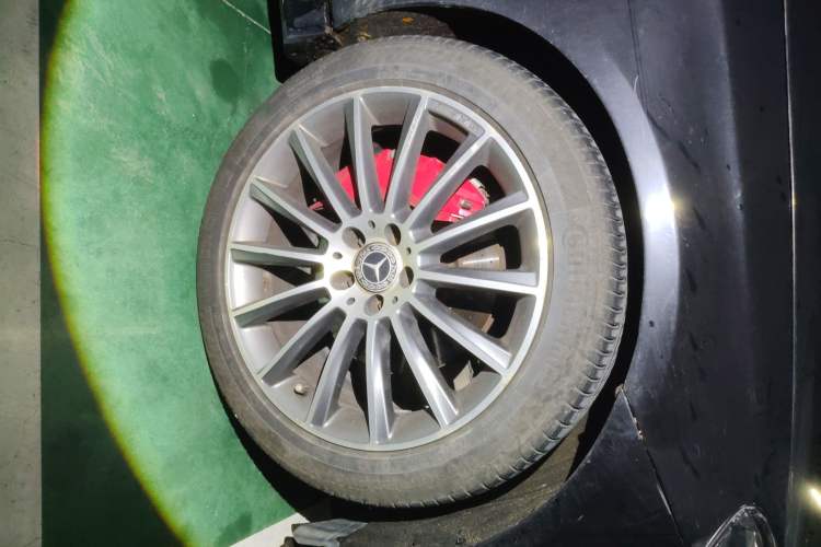 Used Mercedes-Benz S-Class 2012 S 300 L Business Standard Model Right Front Wheel Hub