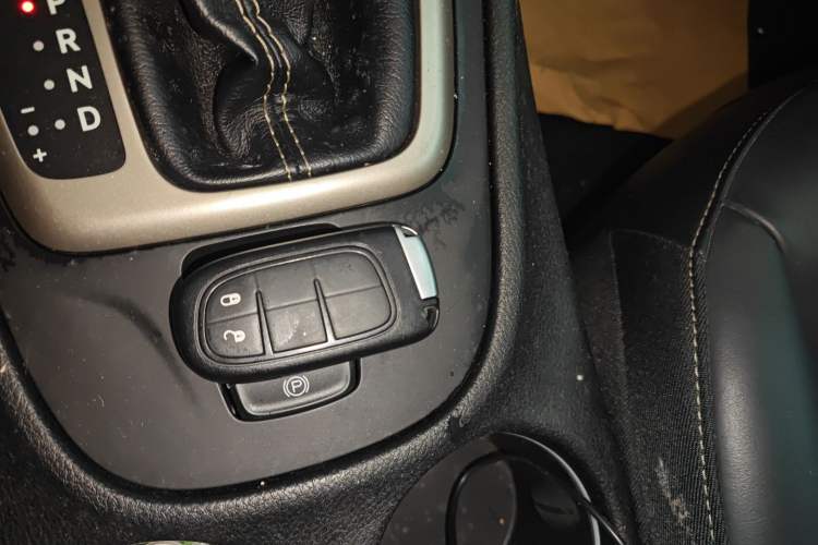 Used Jeep Cherokee 2016 2.4L Leading Edition
