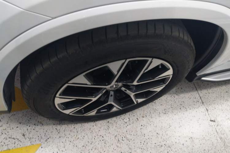 Used Mercedes-Benz GLC 2023 Facelift GLC 260 L 4MATIC Dynamic Version 5 Seats
