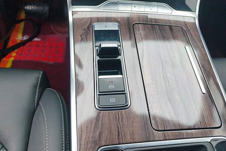 Used EXEED Lanyue 2021 400T Four-Wheel Drive Starlight Pro Edition 7 Seats Gear Lever