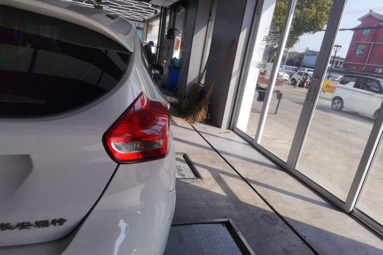 Used Ford Focus 2018 Hatchback Classic 1.6L Automatic Comfort Plus SmartDrive Edition
