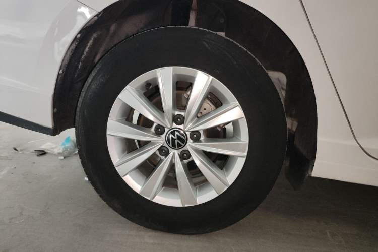 Used Volkswagen Lavida 2024 1.5L Automatic DeYi Edition Right Rear Wheel Hub