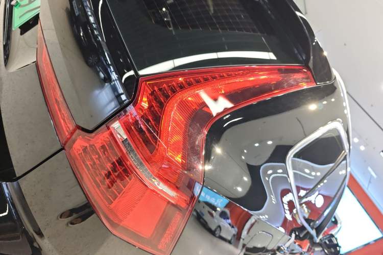 Used Volvo XC60 New Energy 2023 T8 Plug-in Hybrid Long-Range All-Wheel Drive Smart Luxury Edition Right Rear Taillight