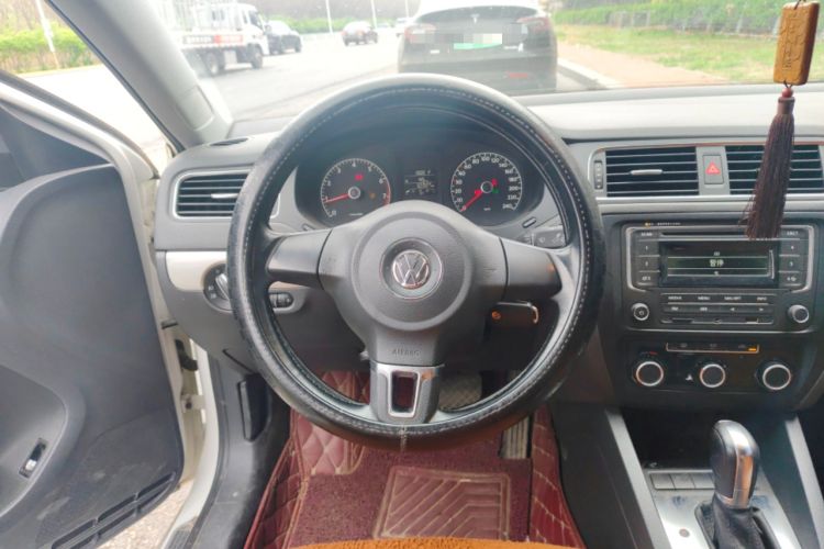 Used Volkswagen Sagitar 2014 1.6L Automatic Comfort Model Steering Wheel