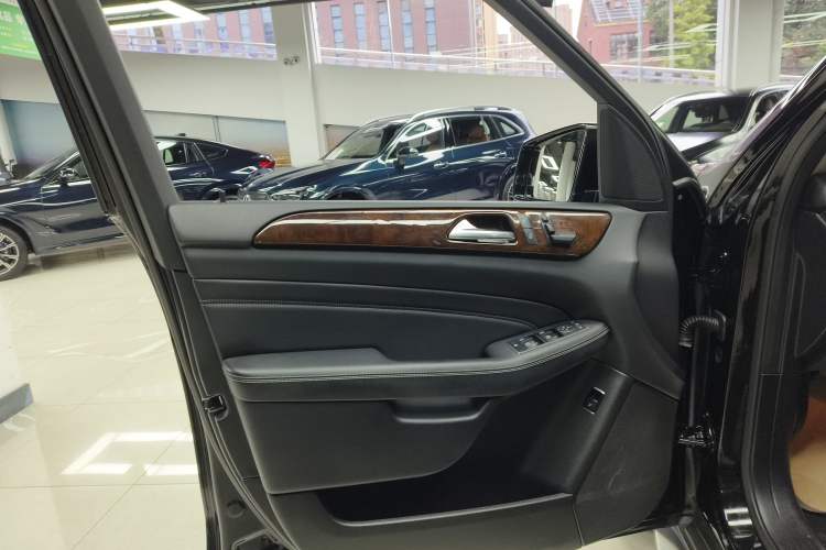 Used Mercedes-Benz M-Class 2014 ML 400 4MATIC Dynamic Model