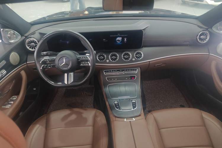 Used Mercedes-Benz E-Class 2023 Restyled E 300 L Sport Luxury Edition Center Console