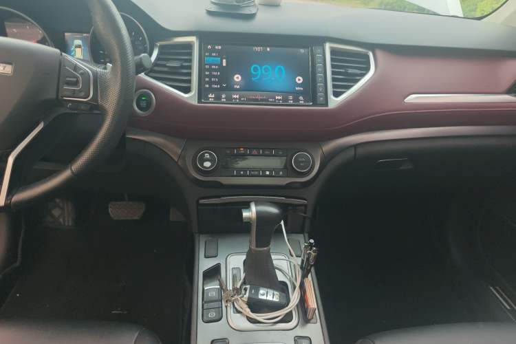 Used Haval H6 Coupe 2018 Red-Label 1.5T Automatic Two-Wheel Drive Ultra-Luxury Model Audio And AC Panel