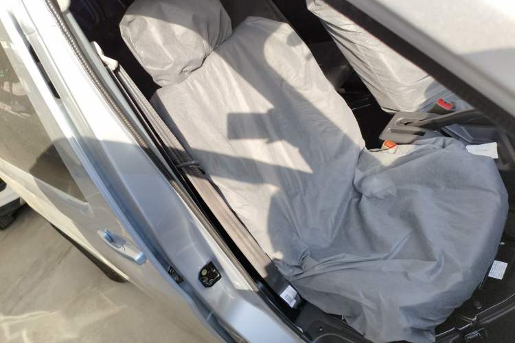 Used Chana Ruixing EM80 2025 Passenger Version Comfort Model 6 Seats 260 km Twin-Door Design 60 kW