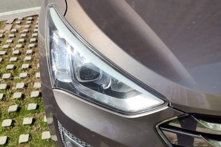 Used Hyundai Santa Fe 2013 2.4L Automatic Two-Wheel Drive Smart Version