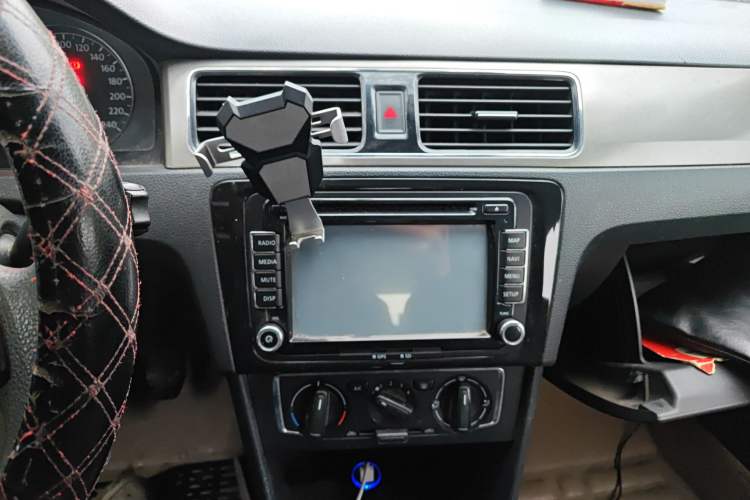 Used Volkswagen Santana 2015 1.6L Manual Comfort Edition