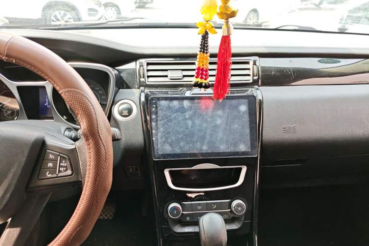 Used JMC Yusheng S330 2016 1.5L GTDi Automatic Two-Wheel Drive Comfort Edition Audio And AC Panel