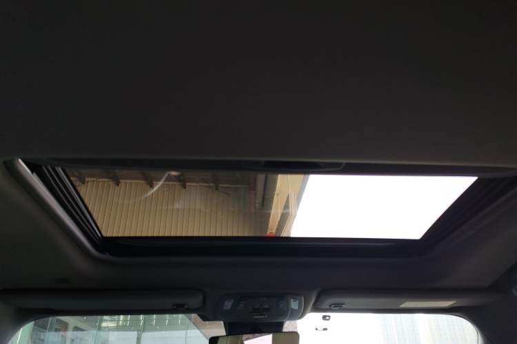 Used Toyota Granvia 2023 2.5L Hybrid Prestige PLUS Edition
