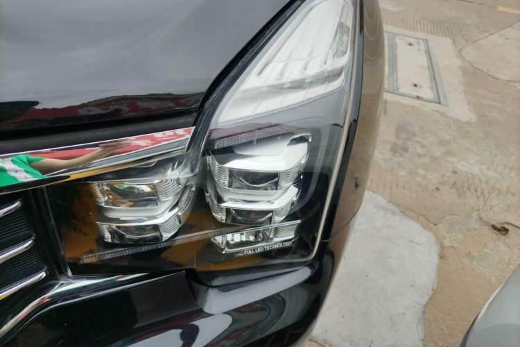 Used GAC Trumpchi GS8 2017 320T Two-Wheel Drive Luxury Smart Connectivity Version (7 Seats) Left Front Headlight