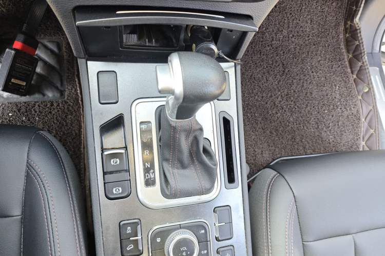 Used Haval H6 Coupe 2018 Red-Label 1.5T Automatic Two-Wheel Drive Luxury Model Gear Lever