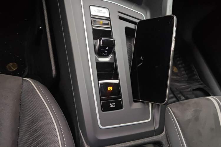 Used Volkswagen Golf 2023 Facelift 280TSI DSG R-Line Lite Gear Lever