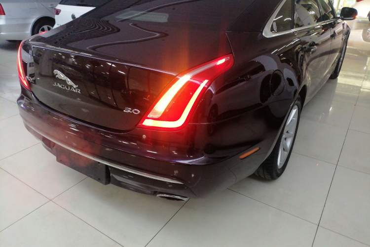 Used Jaguar XJ 2016 XJL 2.0T Two-Wheel-Drive Elegant Business Edition
