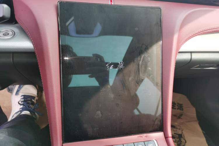 Used Hongqi H5 2024 2.0T Automatic Smart Connect Flagship Edition Audio And AC Panel