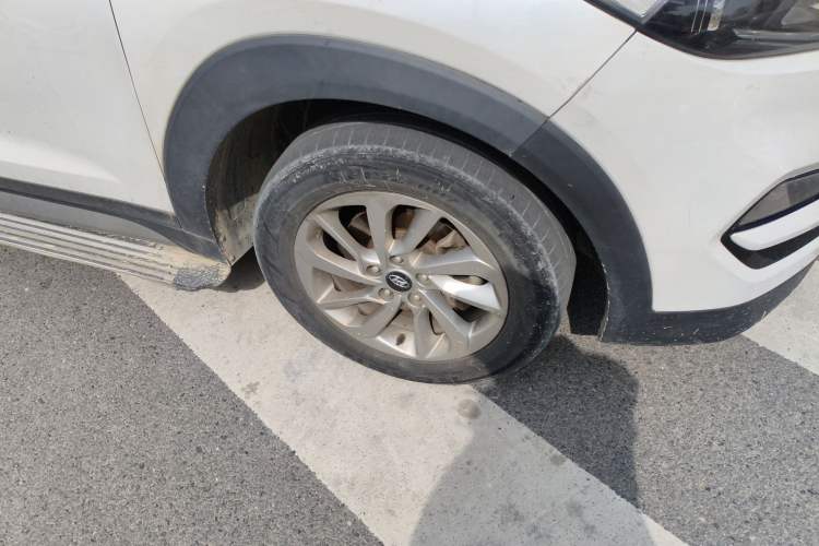 Used Hyundai Tucson 2018 1.6T Dual-Clutch Two-Wheel Drive 15th Anniversary Special Edition Right Front Wheel Hub