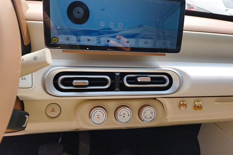 Used Wuling Hongguang MINIEV 2024 3rd Generation 215km Youth Edition Audio And AC Panel