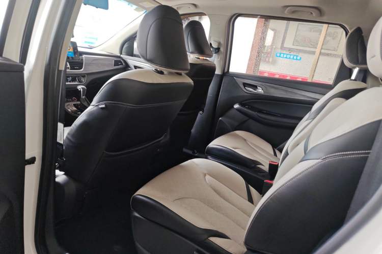 Used Baojun 730 2017 1.5T DCT Fashion Edition 7-Seater China V Emission Standard
