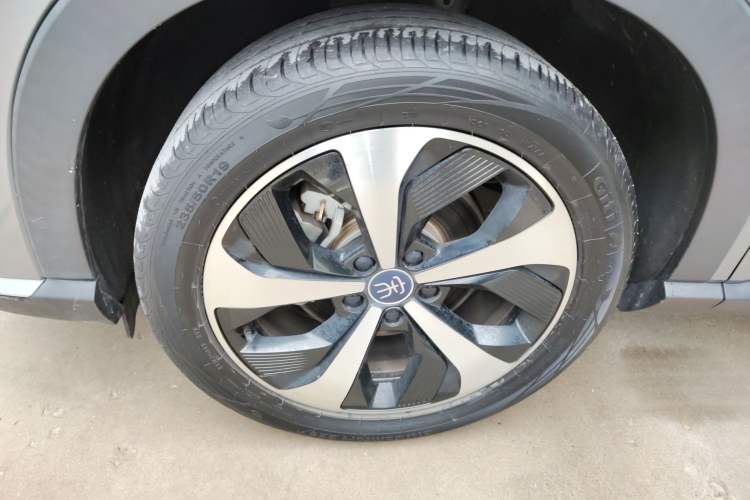 Used BYD Song Pro New Energy 2022 DM-i 110km Flagship Model Left Front Wheel Hub