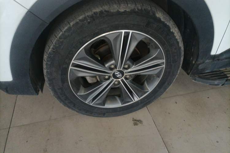 Used Hyundai ix25 2015 1.6L Automatic Two-Wheel Drive Fashionable GS Model Left Front Wheel Hub