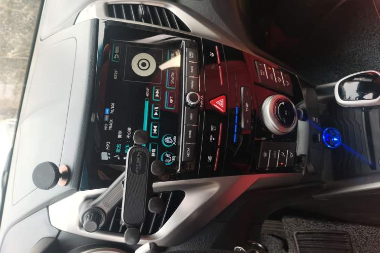 Used SsangYong Tivolan 2015 1.6L Automatic Two-Wheel Drive Zhi Chun Edition Audio And AC Panel