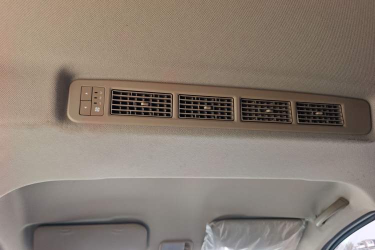 Used Wuling Hongguang V 2022 1.5L Enjoy Edition Hydraulic Power Steering LAR Headliner