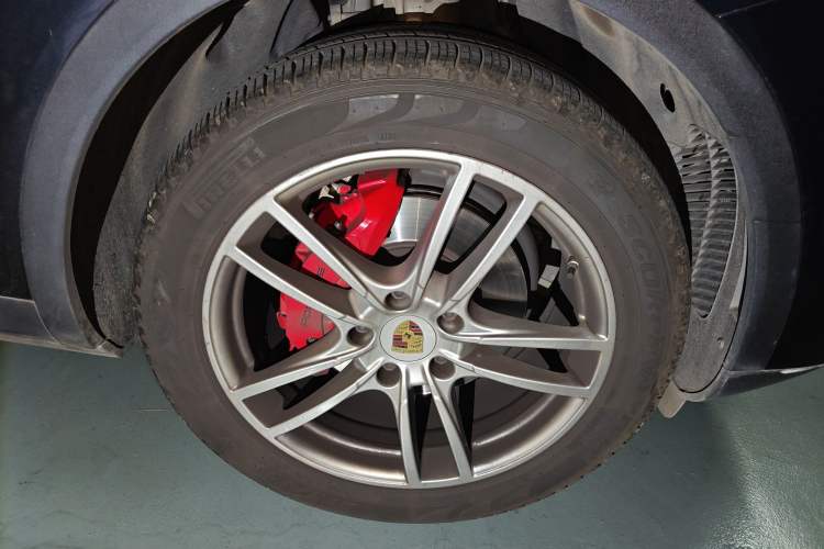 Used Porsche Cayenne 2019 Cayenne 3.0T Right Front Wheel Hub