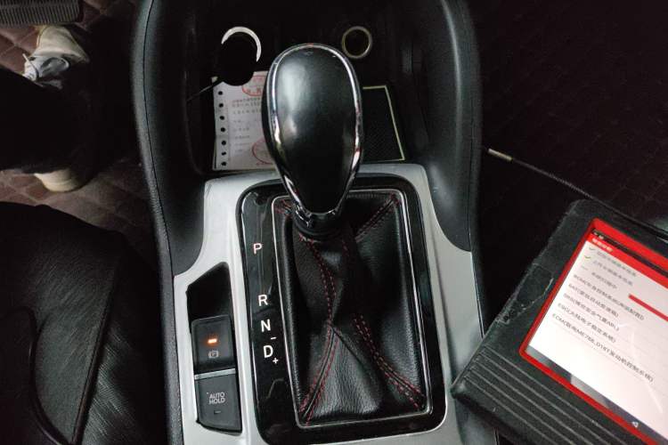 Used CHANGAN CS75 2014 1.8T Automatic Elite Model China IV Standard Gear Lever