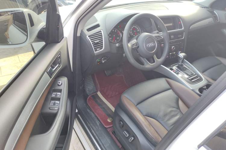 Used Audi Q5 2018 Collector's Edition 40 TFSI Technology Model
