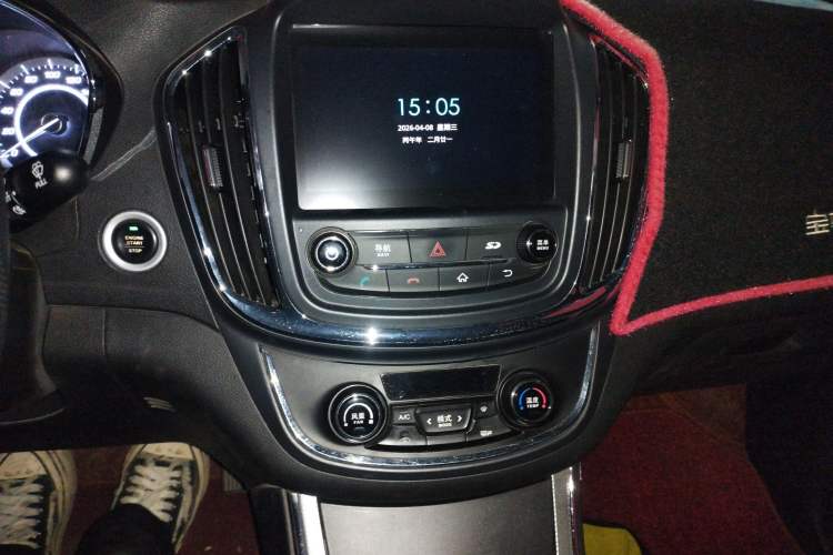 Used Baojun 560 2016 1.5T Manual Luxury Model Audio And AC Panel