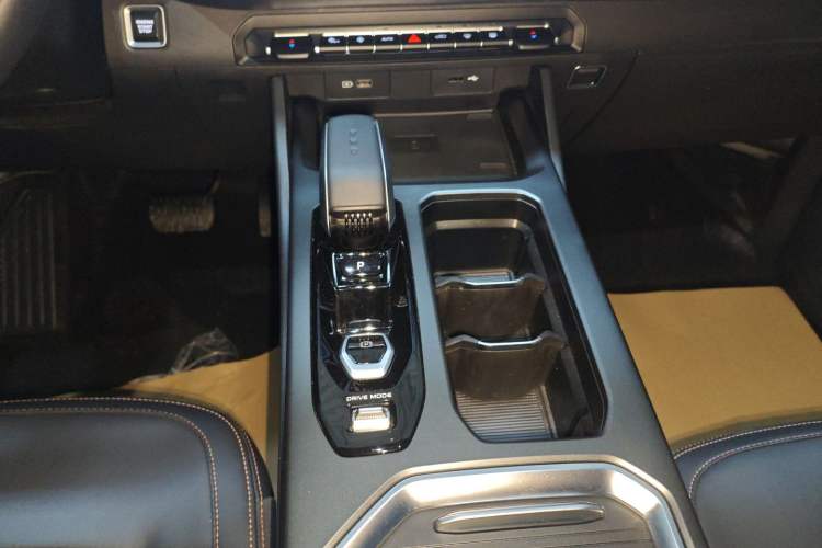 Used Geely Auto Haoyue L 2025 2.0T DCT Luxury Edition