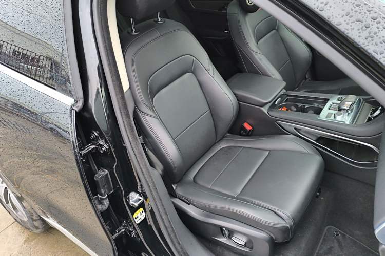 Used Jaguar F-PACE 2021 250 PS Right Front Seat
