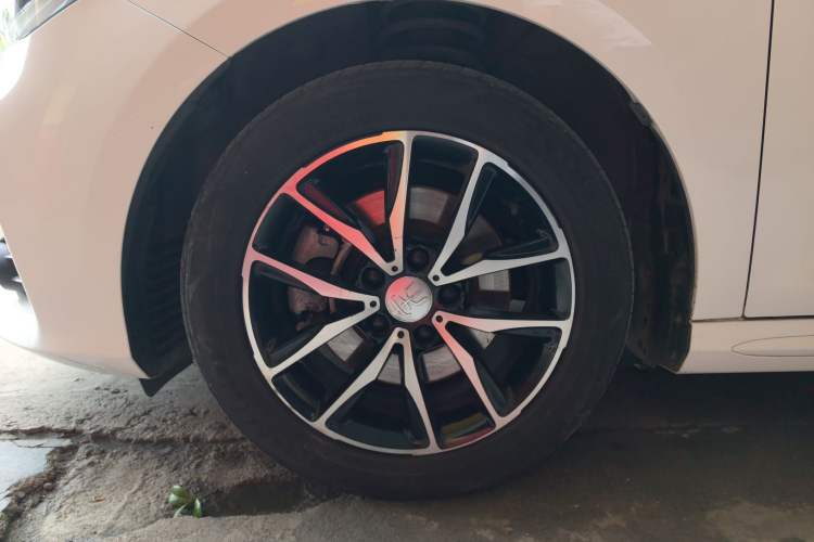 Used BYD Song MAX 2018 1.5T Automatic Smart Connect Luxury 6-Seater Left Front Wheel Hub