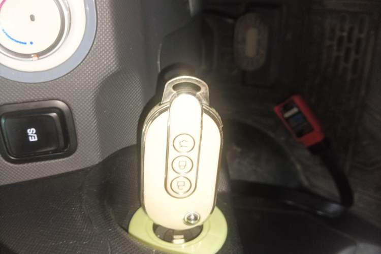 Used Wuling Hongguang MINIEV 2022 Macaron Premium Model – Lithium Iron Phosphate Vehicle Key