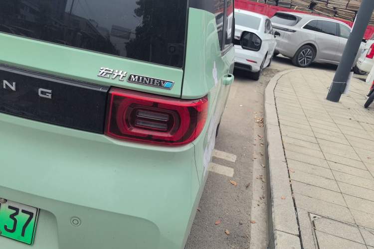 Used Wuling Hongguang MINIEV 2021 Macaron Premium Model – Lithium-NMC Exterior 3