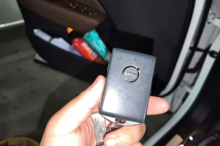 Used Volvo XC60 2023 B5 4x4 Smart Luxury Edition