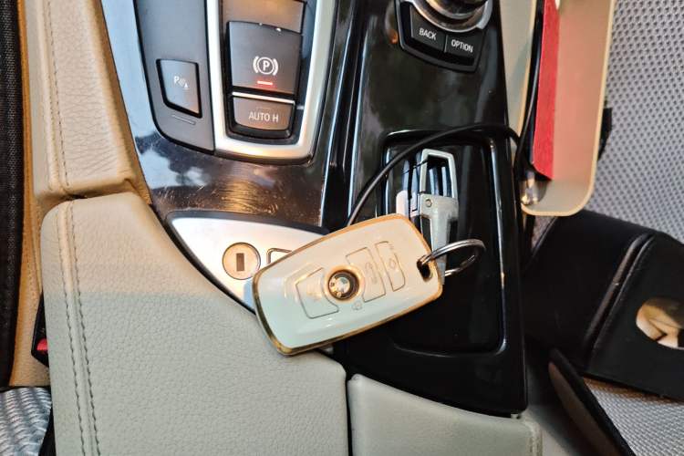 Used BMW 5 Series 2014 525Li Leading Model