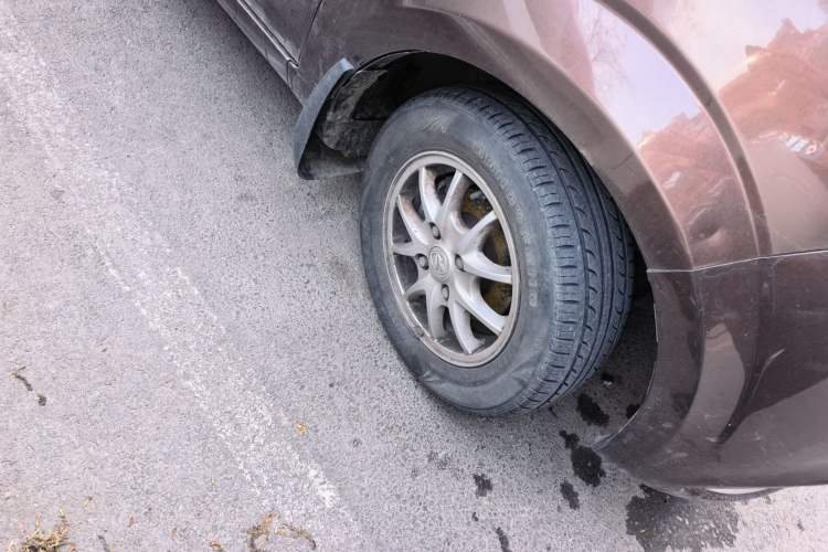 Used BAIC Weiwang M30 2015 1.5L Comfort version DAM15 Right Front Wheel Hub