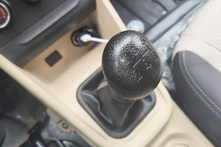 Used CHANGAN KUAYUE Xing V5 
