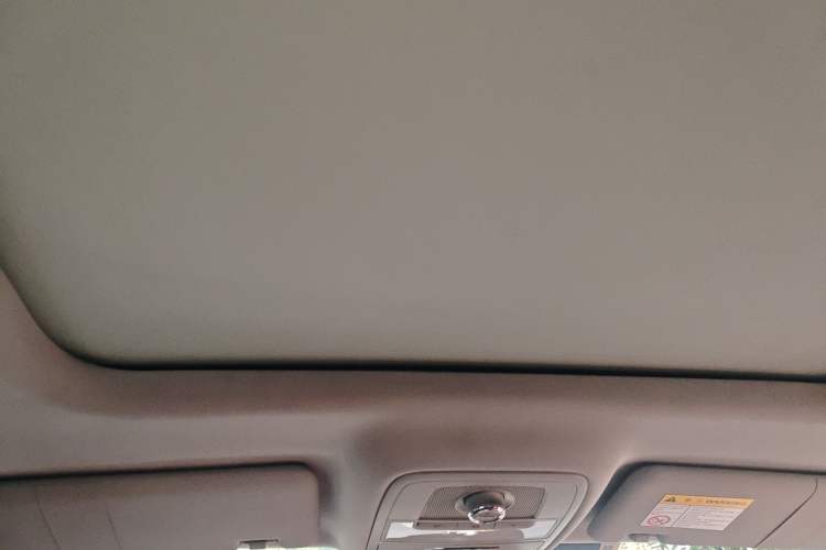 Used Roewe RX5 New Energy 2017 eRX5 50T Hybrid Connected Prestige Flagship Edition
