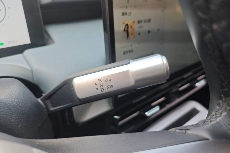 Used AION Y 2023 Plus 510 Smart Edition Gear Lever