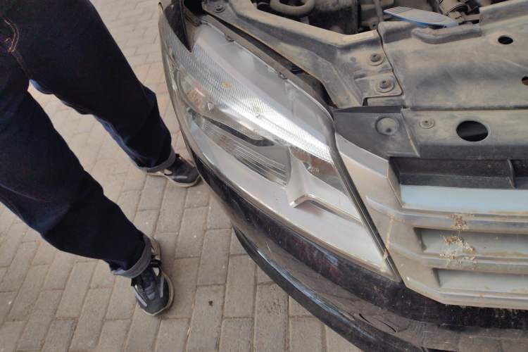 Used Volkswagen Santana 2015 1.6L Manual Fashion Edition Right Front Headlight