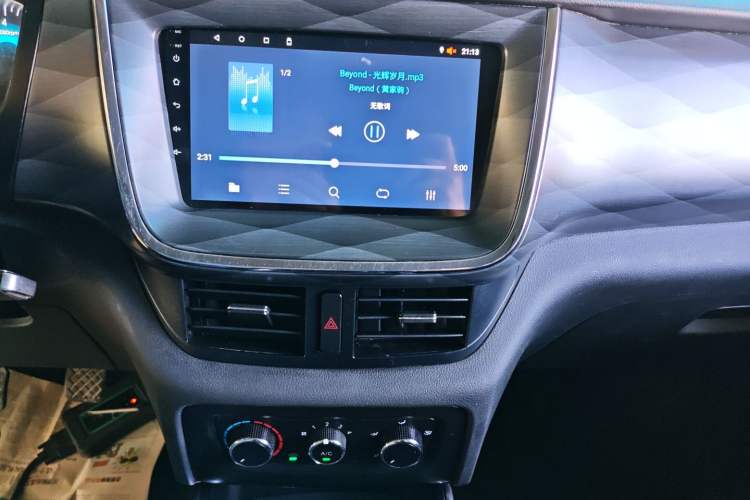 Used Jinbei Gold Hiace 2023 1.5L Passenger Vehicle Engineering Lion 9 Seats Audio And AC Panel