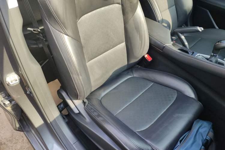 Used CHANGAN Eado 2022 PLUS 1.6L GDI Manual Luxury Model Right Front Seat