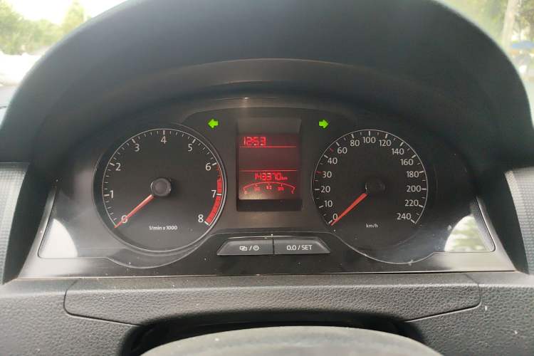 Used Volkswagen Santana 2015 1.6L Manual Fashion Edition
