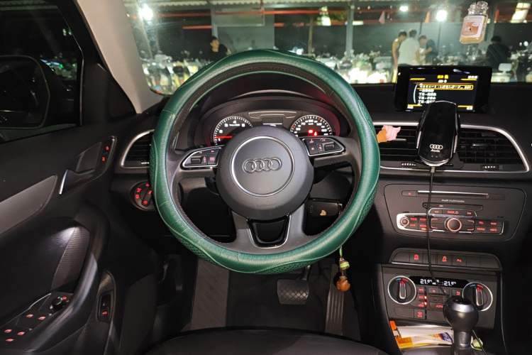 Used Audi Q3 2018 30 TFSI Fashion Edition Collector's Version Steering Wheel