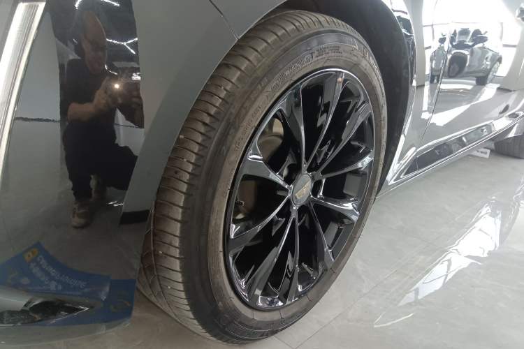 Used Cadillac CT5 2021 Revised 28T Luxury Version Left Front Wheel Hub