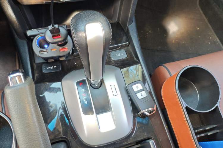 Used Honda Crosstour 2014 3.0L AWD Prestige Navigation Edition Gear Lever